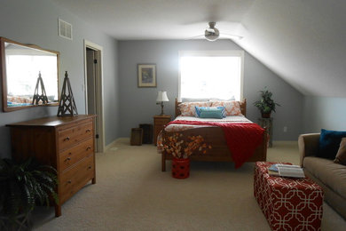 Photo of a large eclectic guest bedroom in Toronto with blue walls, carpet and no fireplace.