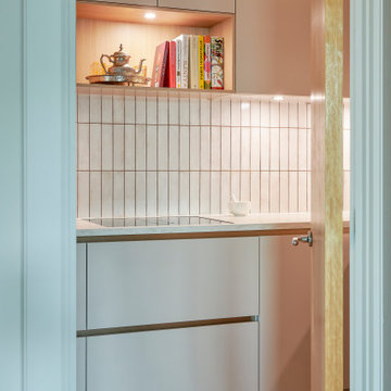 Japandi-inspired Kitchen with Bronze Handleless Channel