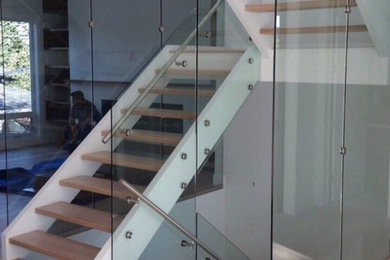 Minimalist staircase photo in Toronto
