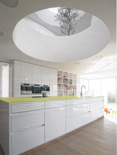 Современный Кухня by Barretta & Associates