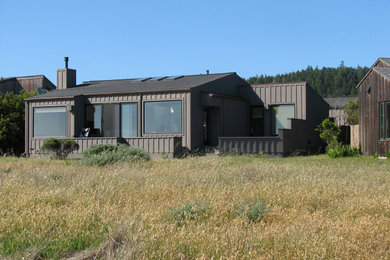 Example of a beach style home design design in San Francisco