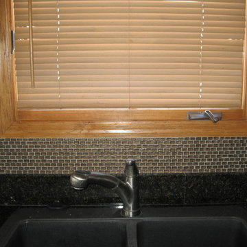 Kitchen Backsplash and Valance