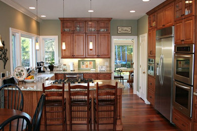 Example of a classic kitchen design in Seattle