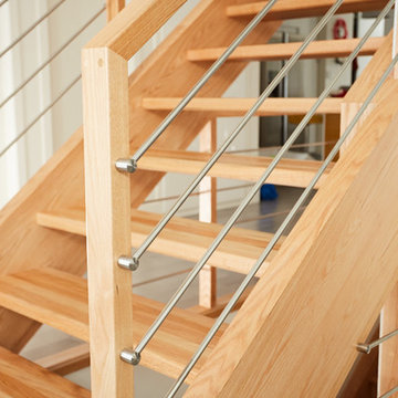 natural oak stair with horizontal stainless steel rods
