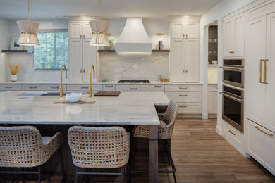 Example of a classic kitchen design in Denver