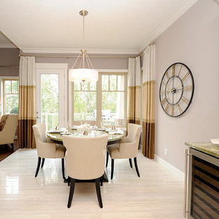 エドモントンの中サイズのコンテンポラリースタイルのLDKの画像 (グレーの壁、磁器タイルの床、ベージュの床)