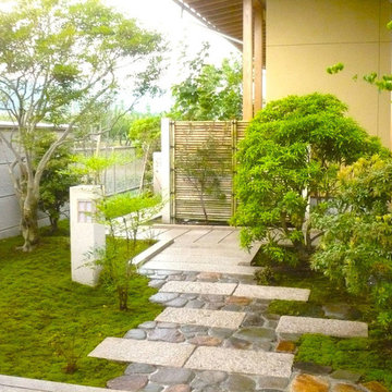 【茨城・常陸太田市】和風庭園・石畳と御簾垣とモミジの庭