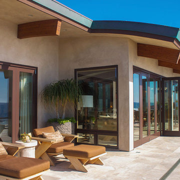 MODERN STYLE BEACH HOUSE IN SAN CLEMENTE, CALIFORNIA.