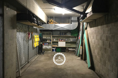 Aménagement d'un garage de taille moyenne.