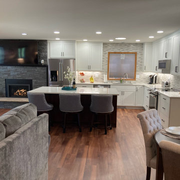 Stunning Transitional Kitchen Remodel Done in a Two-Tone Color
