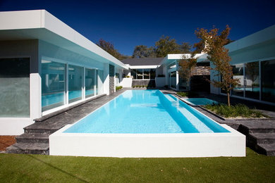 Photo of a contemporary pool in Canberra - Queanbeyan.