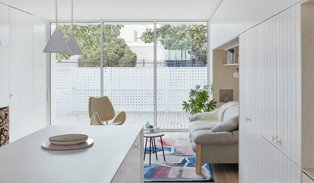 Houzz Tour: Beach Meets Modern in a Bold Minimalist Home
