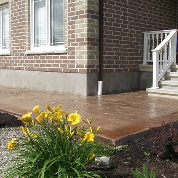 Valley Stamped Concrete flagstone walkway with borders