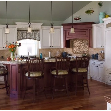 Traditional Kitchen | Red & White