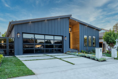 Trendy exterior home photo in Los Angeles