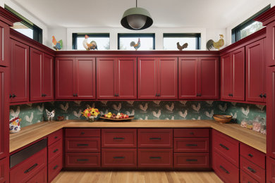 Inspiration for a cottage home design remodel in Milwaukee
