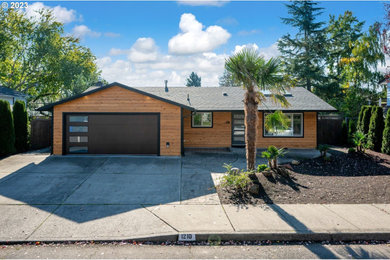 Example of an exterior home design in Portland