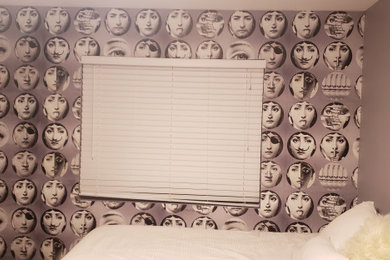 Bedroom - contemporary bedroom idea in Chicago
