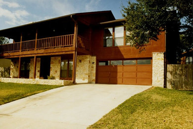 Example of a classic home design design in Austin