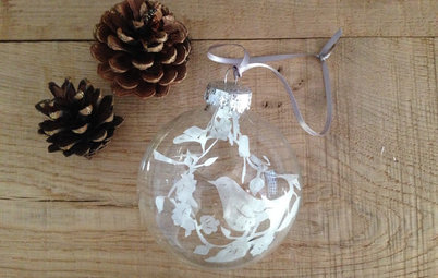 Julpyssla hemma: Gör en skir glaskula med vacker pappersdekoration