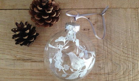 Julpyssla hemma: Gör en skir glaskula med vacker pappersdekoration