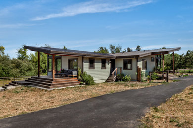 Example of an exterior home design in San Francisco