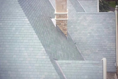 Example of a mountain style exterior home design in Toronto