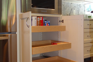 Inspiration for a timeless kitchen remodel in Indianapolis
