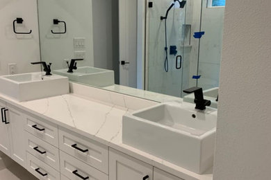 Example of a minimalist bathroom design in Dallas