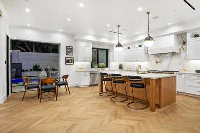 Kitchen photo in Los Angeles