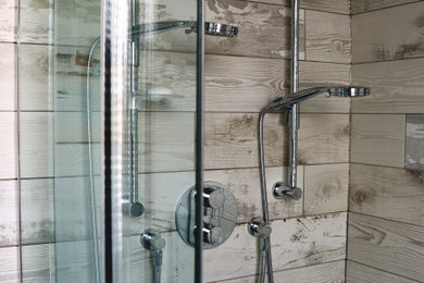 Bathroom - transitional bathroom idea in Montreal