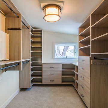 Deluxe Closets