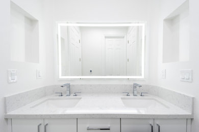 Minimalist bathroom photo in San Francisco