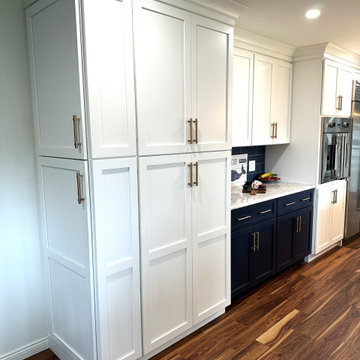 Starmark Bridgeport Kitchen in Simply White & Blueberry