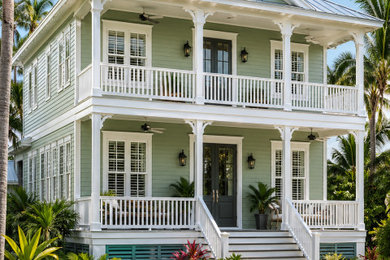 Coastal exterior home idea in Tampa