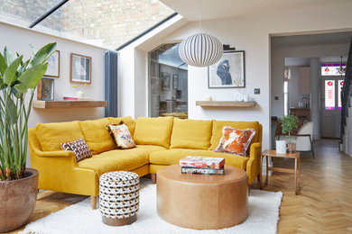 Inspiration for a modern living room in London.