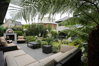 Contemporary garden in Richmond