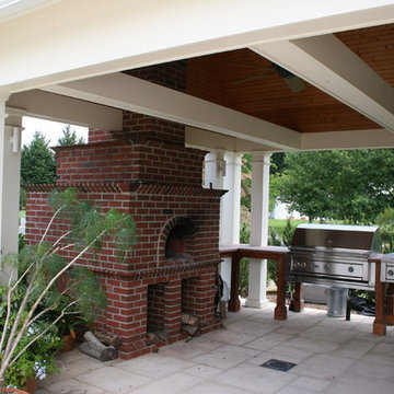 Guest & Pool House brick pizza oven & grill