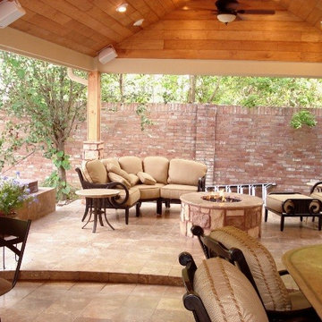 Houston covered patio with outdoor bar, fire pit and entertaining space