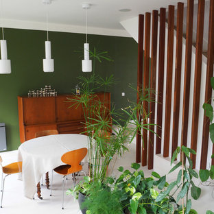 トゥールーズの中サイズのコンテンポラリースタイルのLDKの画像 (緑の壁、暖炉なし)