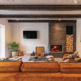 ボローニャのインダストリアルスタイルのおしゃれなプールの写真