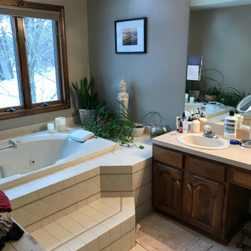 Traditional Style Master Bathroom with Stand Alone Soaking Tub