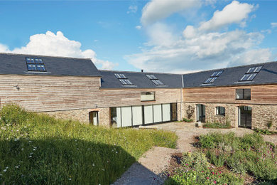 Photo of a contemporary home in Devon.