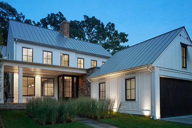 Inspiration for a cottage home design remodel in Chicago
