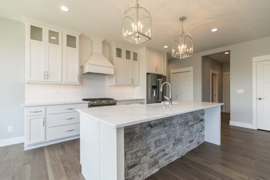 Inspiration for a cottage kitchen remodel in Cedar Rapids