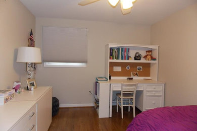 Bedroom - traditional bedroom idea in Detroit