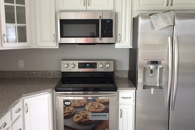 Example of a kitchen design in Milwaukee