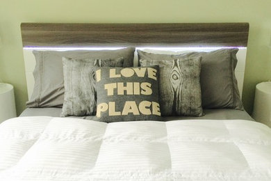 Bedroom - modern bedroom idea in Boston