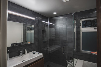 Example of a bathroom design in Los Angeles