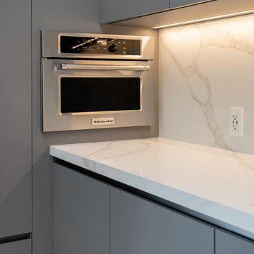 Natural Elegance: Modern Kitchen with Organic Elements in Miami